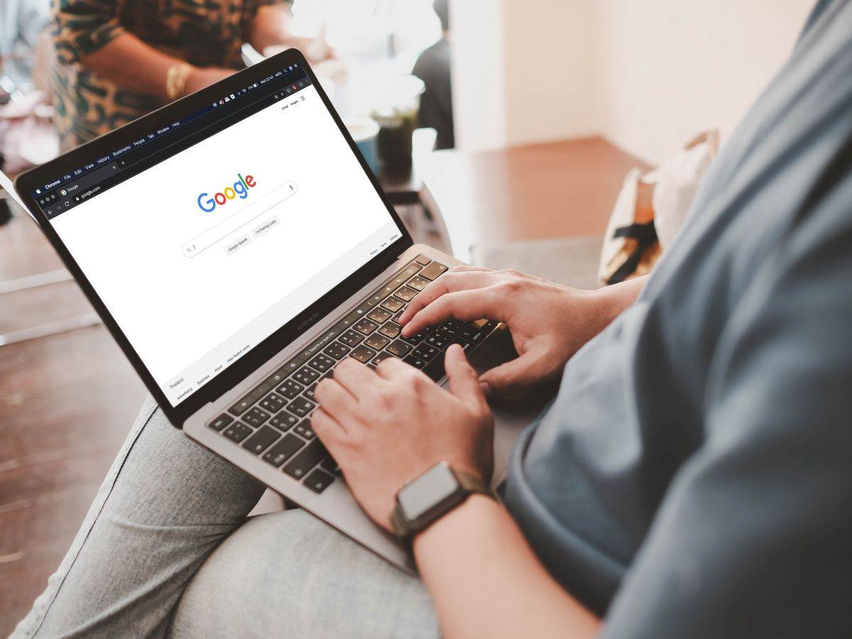 Google _ laptop _ Foto Shutterstock.jpg Google _ laptop _ Foto Shutterstock.jpg